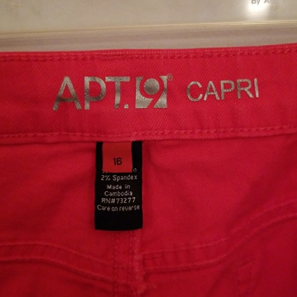 Melon Apt. 9 Capris - Picture 2 of 3